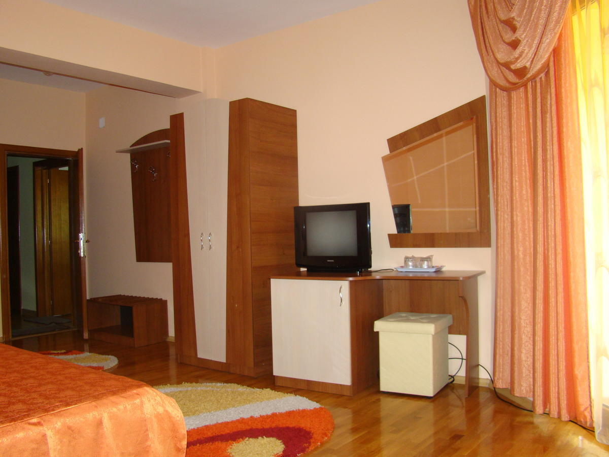 Pensiunea Floare De Colt Dragoslavele Zimmer foto